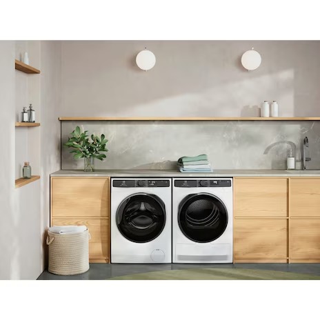 Máy sấy bơm nhiệt Electrolux 8kg EDH803J5WC